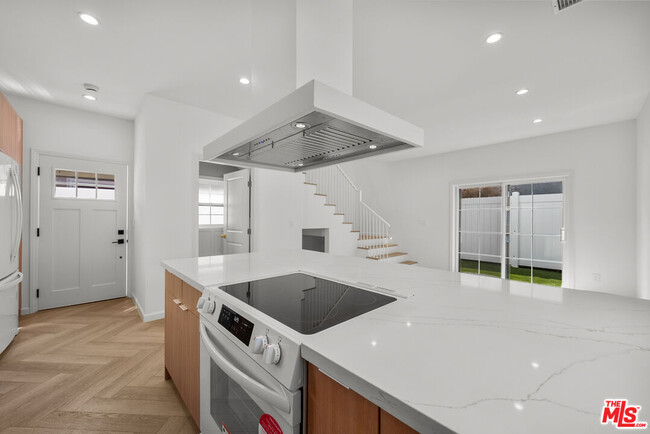 Building Photo - 847 Huntley Dr