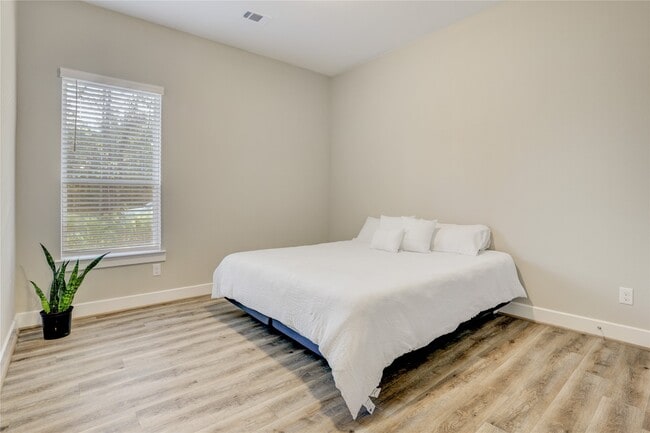 Building Photo - 1619 Chisos Bnd