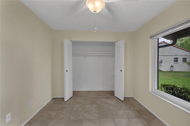 Building Photo - 10444 Kingbrook Ln