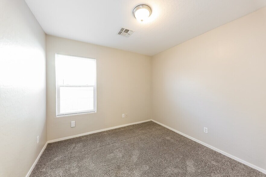 Building Photo - 16038 W Carmen Dr