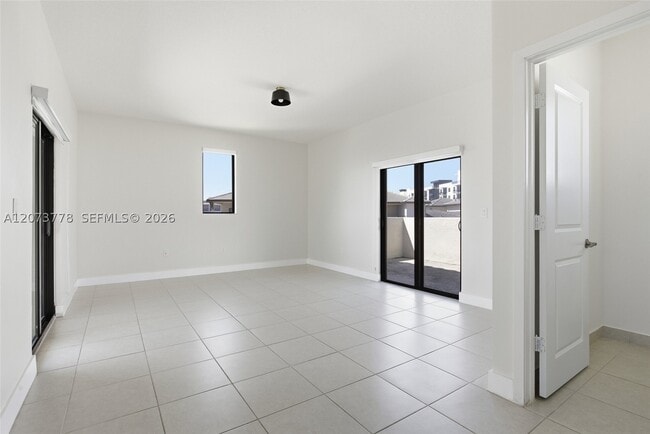 Building Photo - 4426 NW 83rd Pkwy