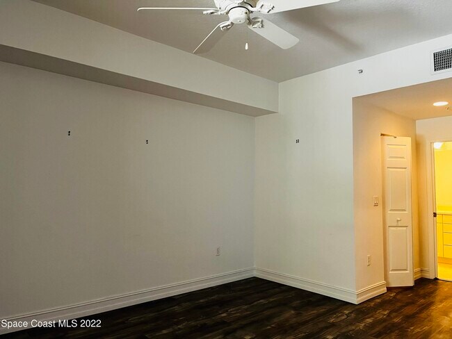 Building Photo - 93 Delannoy Ave