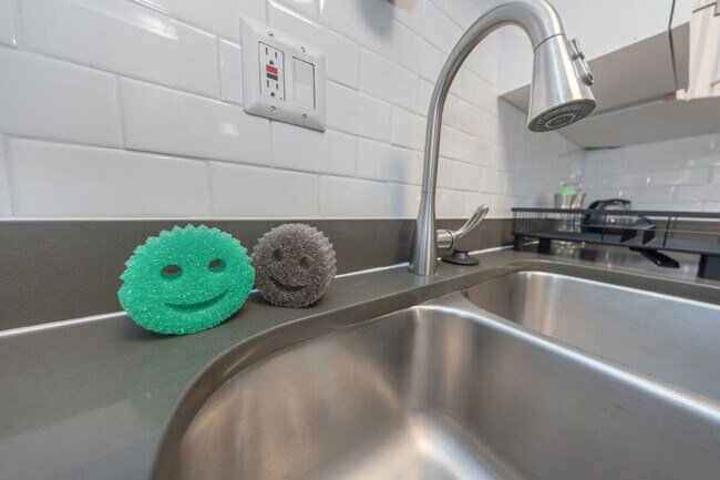 Building Photo - 4403 W Cleveland St