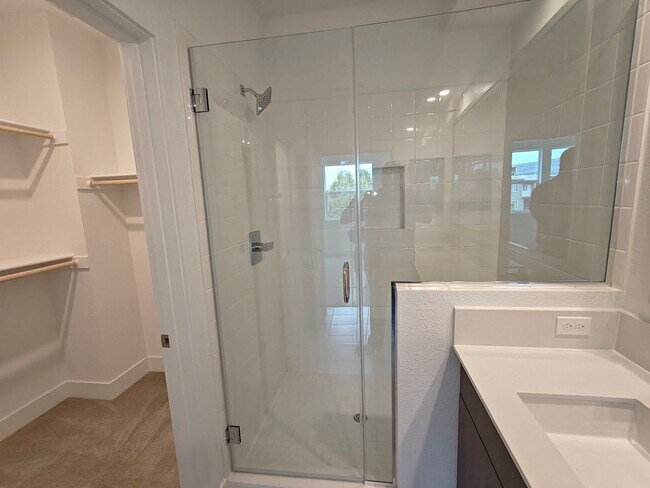 Building Photo - 259 Montague Expy