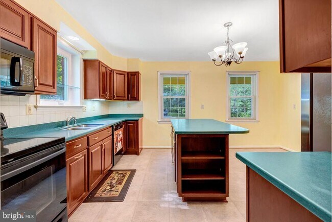 Building Photo - 8916 Braeburn Dr