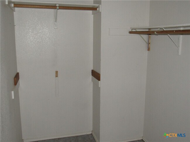 Building Photo - 4802 Shawn Dr