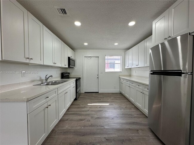 Building Photo - 116 NW 2nd Ave