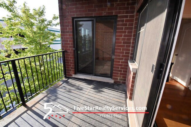 Balcony - 3705 N Kedzie Ave.