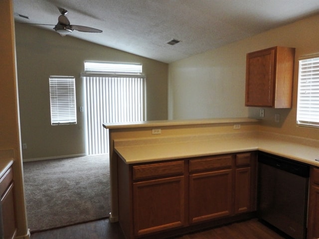 Building Photo - 6301 Vaughn Dr NE
