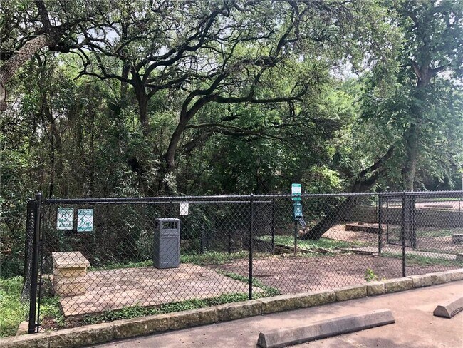 Building Photo - 3204 Menchaca Rd