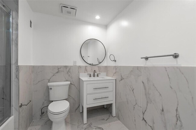 Building Photo - 22 Sagamore Hill Dr