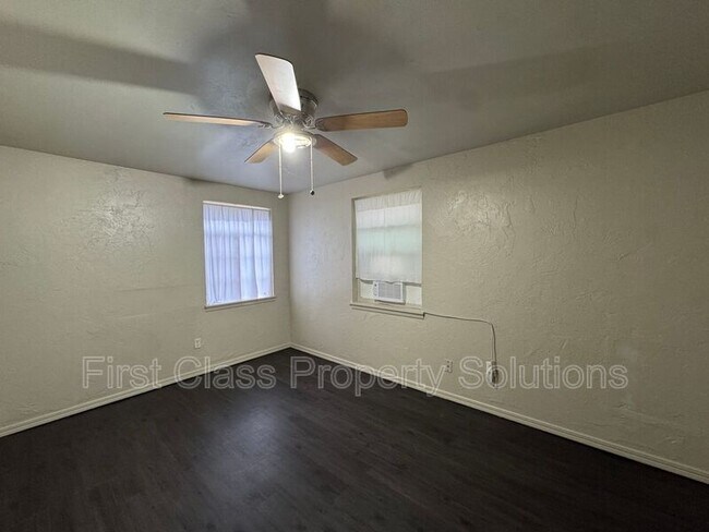 Building Photo - 3808 SE 15th St