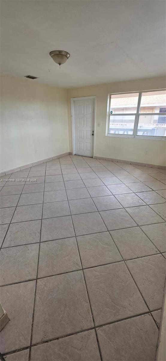 Building Photo - 664 W 29th St