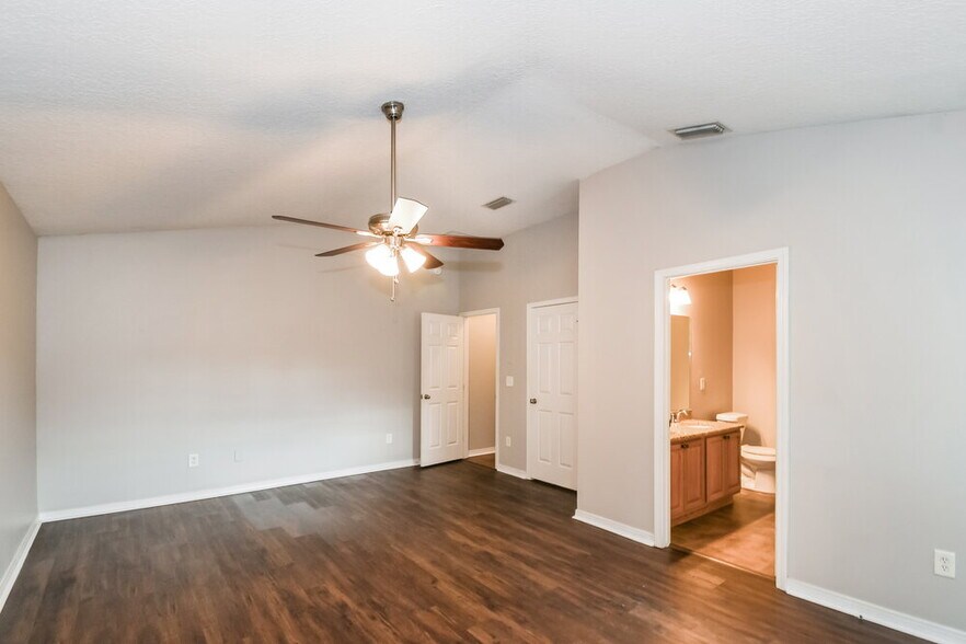 Building Photo - 2530 Fox Hill Ln