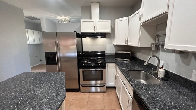 Building Photo - 1337 W Orangeburg Ave