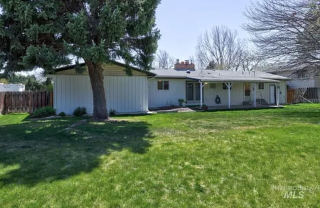 Building Photo - 520 W Bird Ave