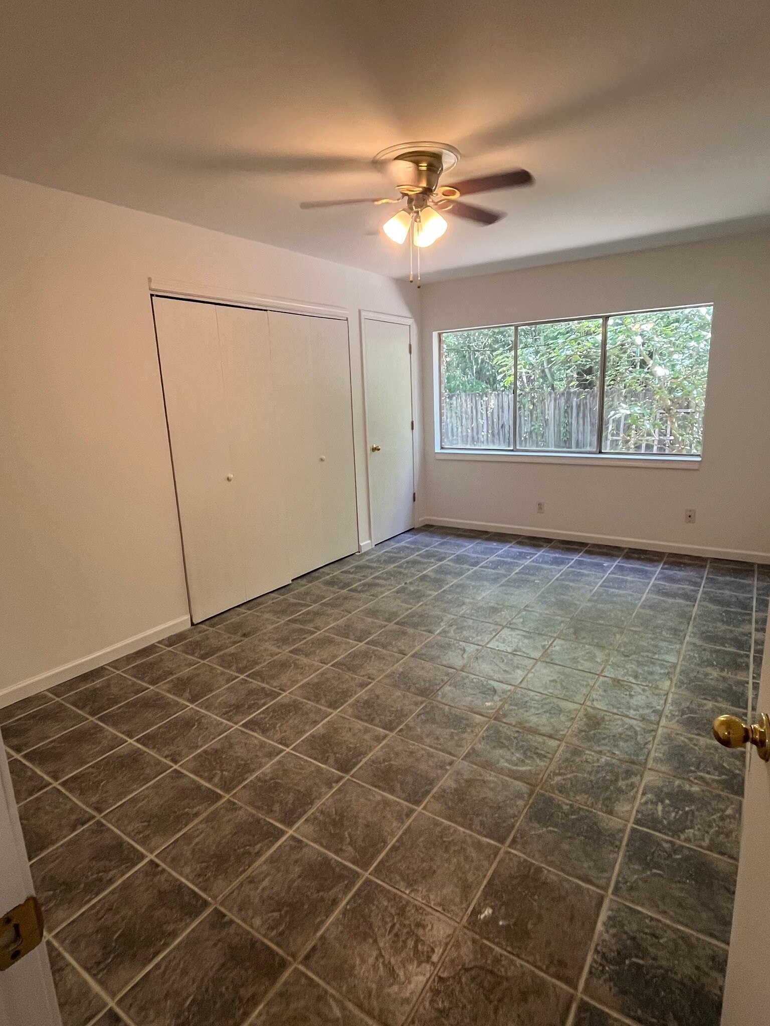 Building Photo - 3838 Pontchartrain Dr