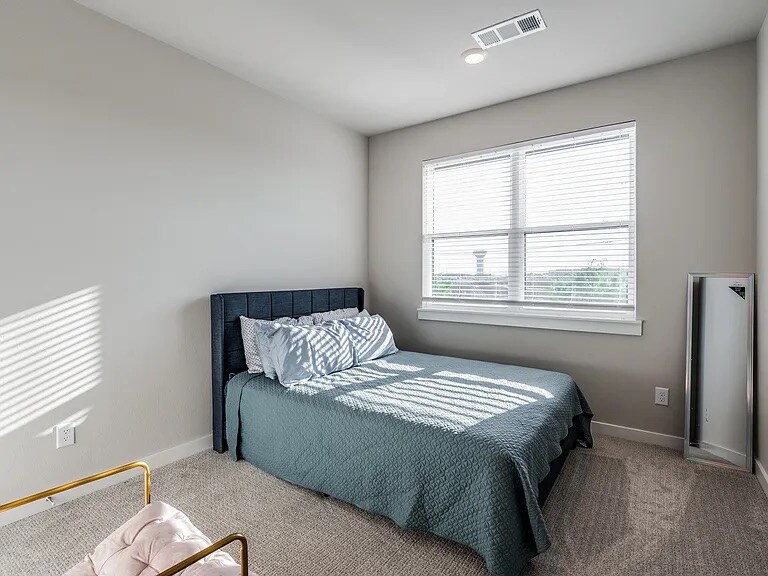 Building Photo - 870 Dulaney Ct