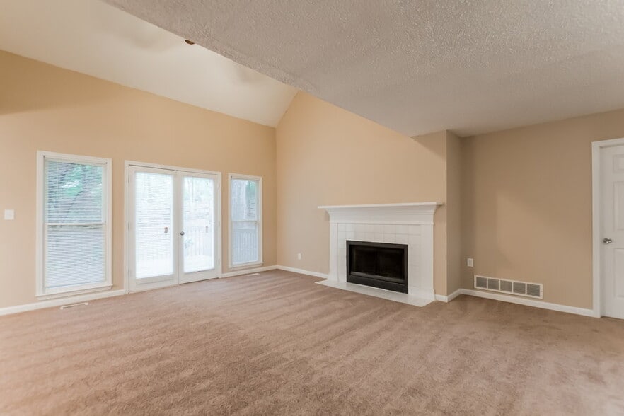 Building Photo - 3539 Pine Grove Dr