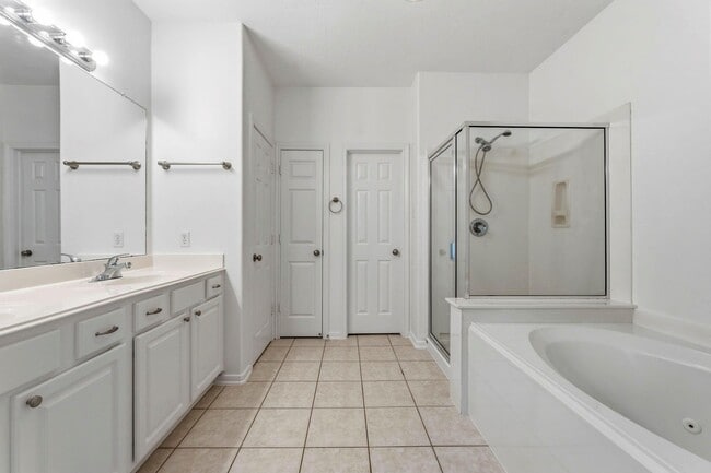 Building Photo - 103 Ledgestone Pl