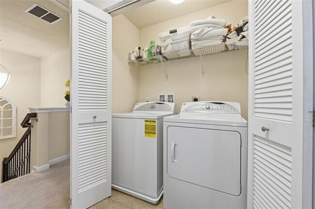 Building Photo - 601 Pointe View Dr