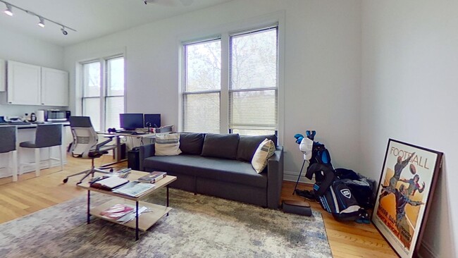 Building Photo - Second Floor Lakeview One Bedroom