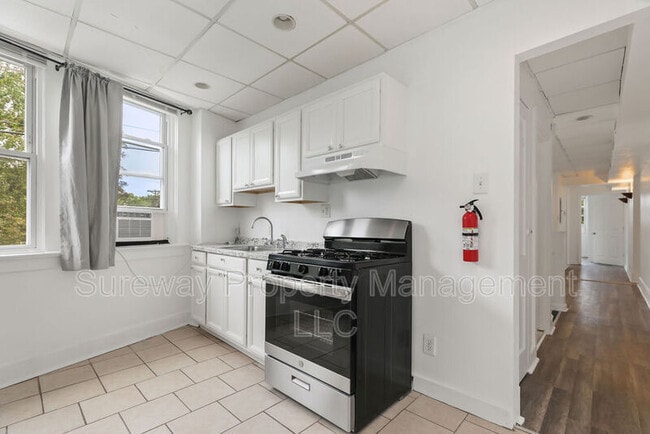 Building Photo - 1036 Collings Ave