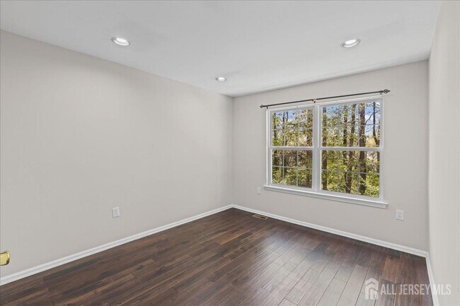 Building Photo - 302 Wellington Park Dr
