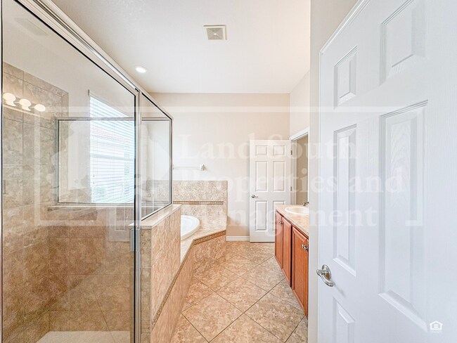 Building Photo - 1762 Altavista Cir