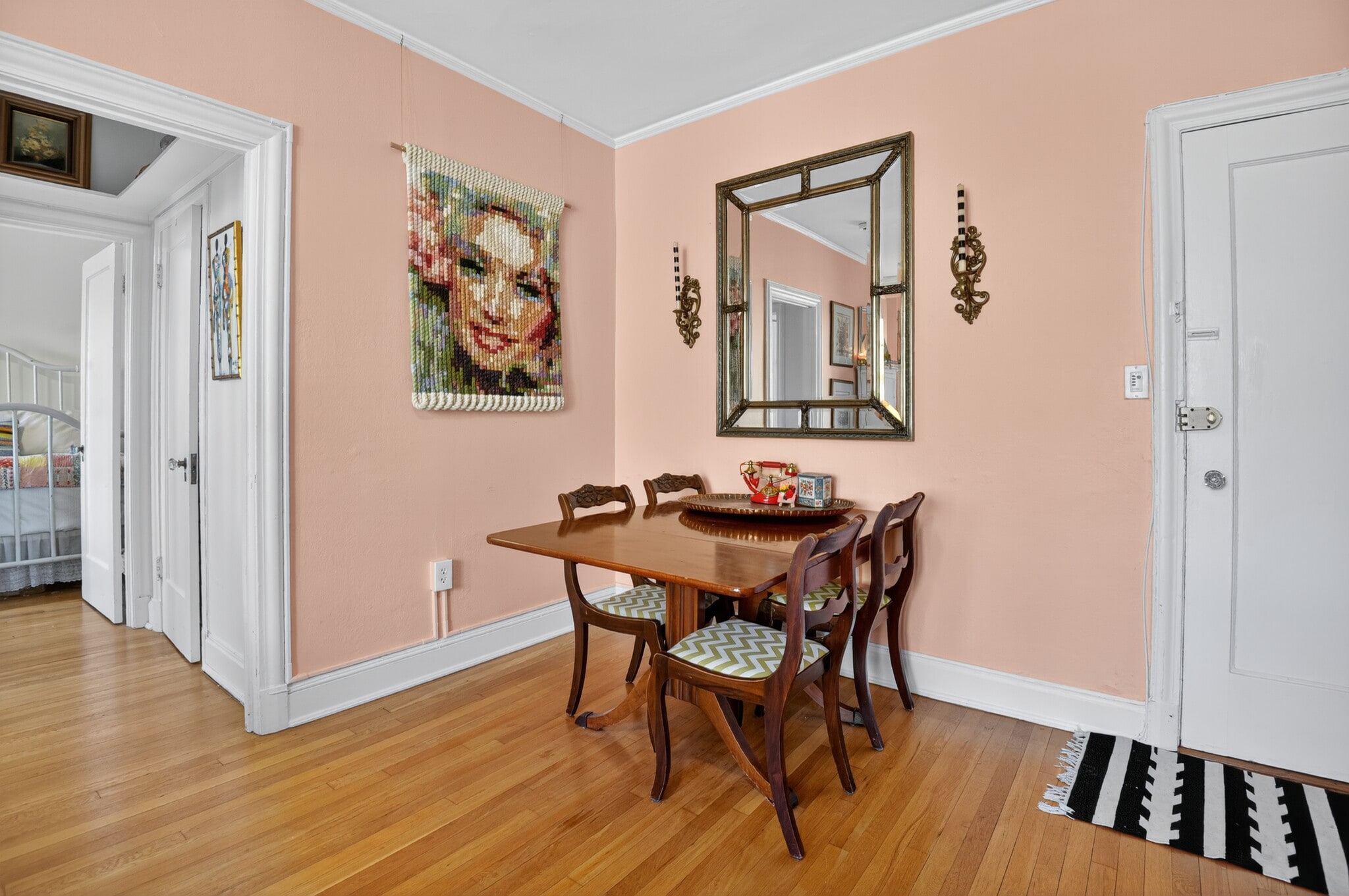 Dining area - 2032 Belmont Rd NW