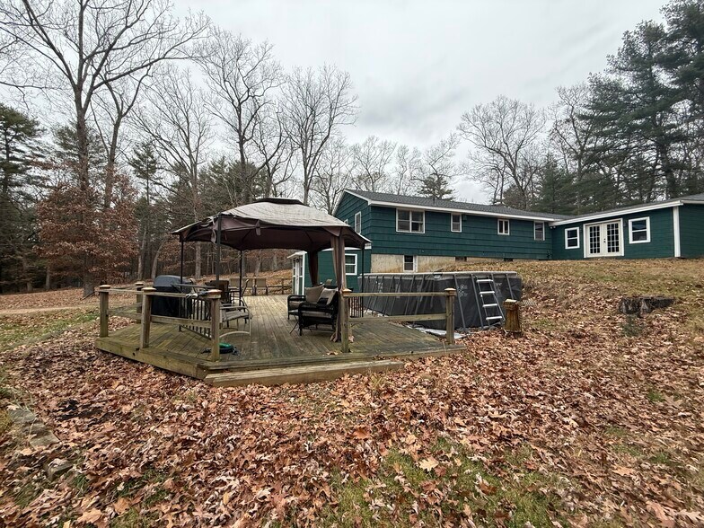 Building Photo - 39 Navratil Rd