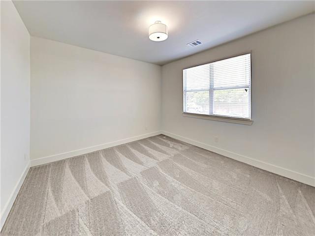Building Photo - 324 Templeton Dr