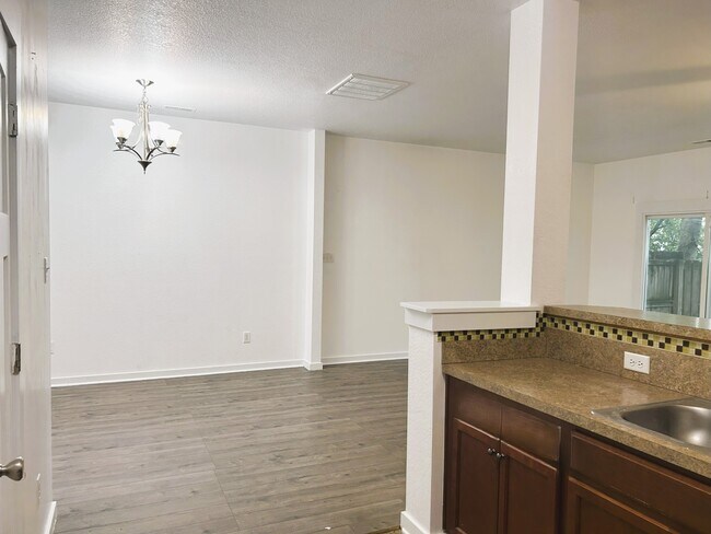 Building Photo - 248 Craftsman Cir