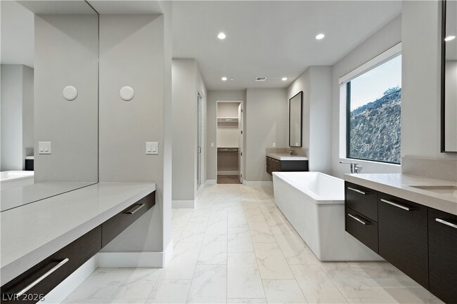 Building Photo - 446 Tranquil Peak Ct