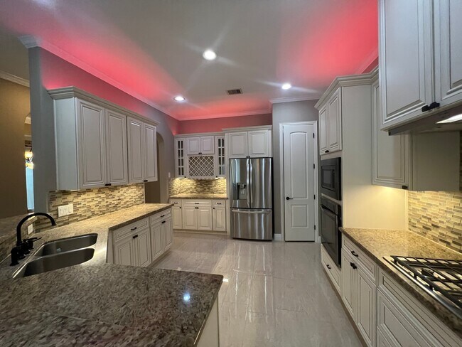 Building Photo - 106 Bella Luce