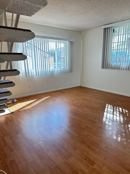 Building Photo - 1909 Bataan Rd