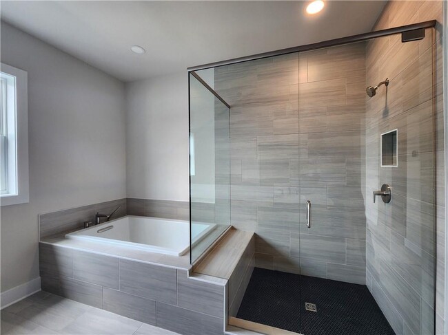 Building Photo - 1222 Waterfall Ct