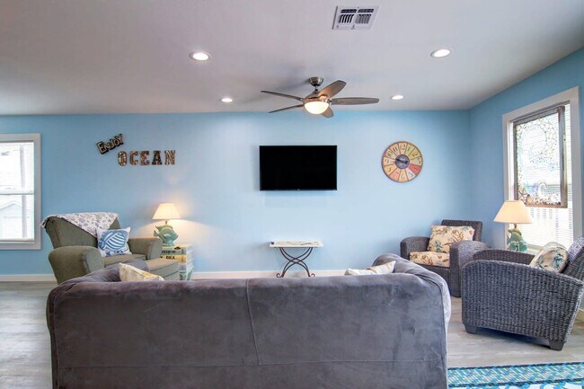 Building Photo - 1300 Eleventh Street-SI ID1023200P