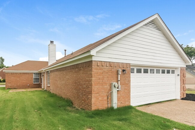 Building Photo - 5515 Whiteley Cove