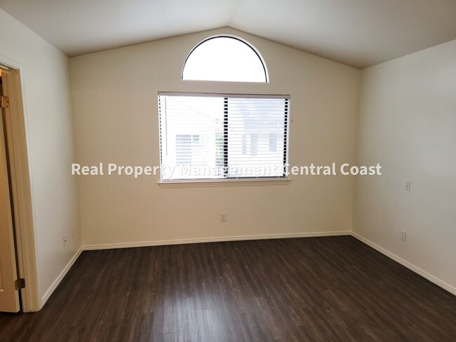 Building Photo - AVAILABLE NOW - 3 Bed, 2.5 Bath Grover Bea...