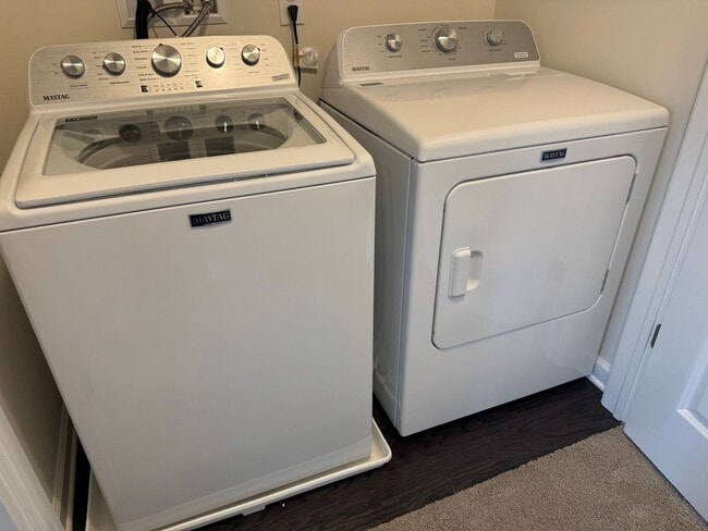 Building Photo - New Harleysville 3 Bedroom End unit Townho...