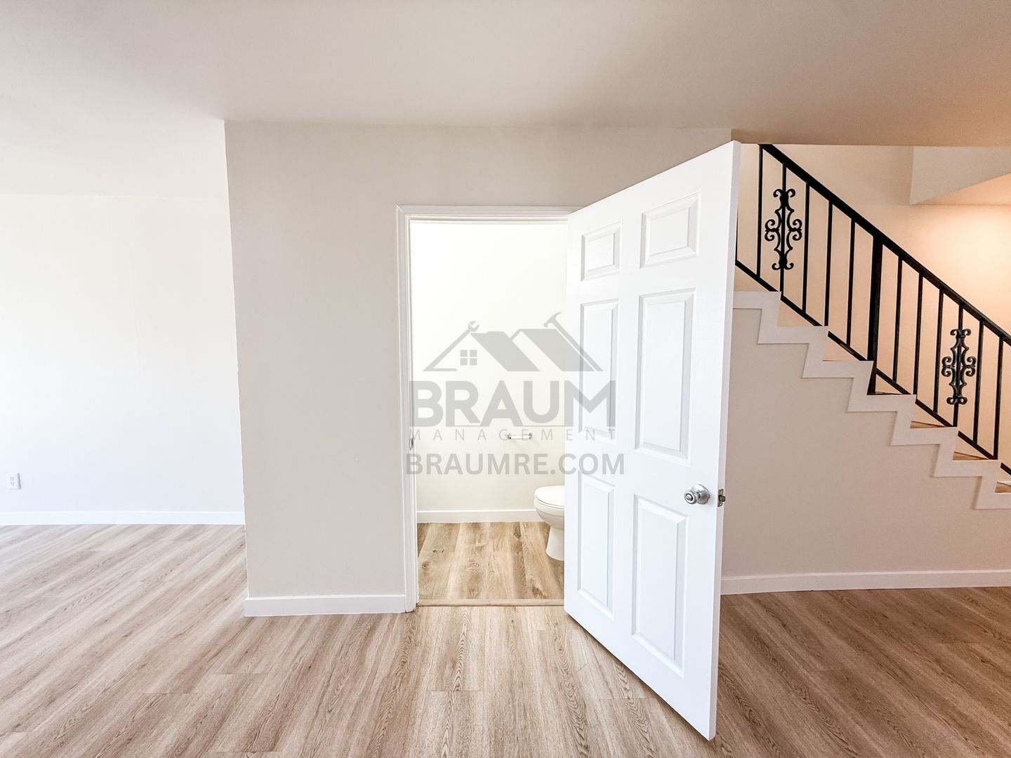 Building Photo - 11839 Burbank Blvd