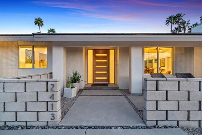 Building Photo - 2413 E El Alameda