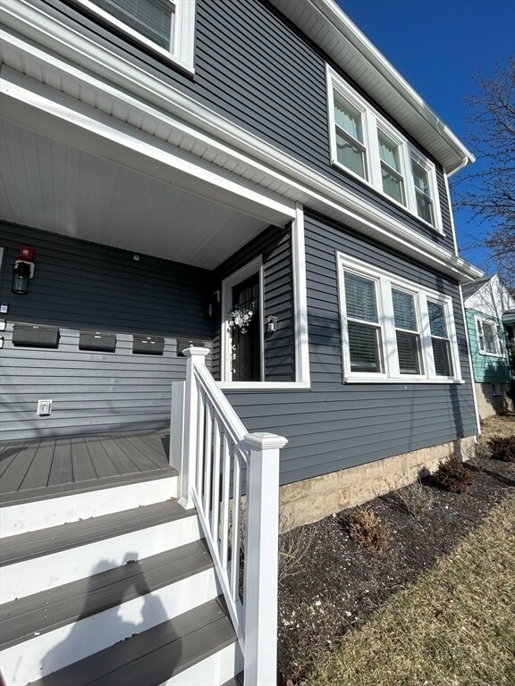 Building Photo - 19 Armory St