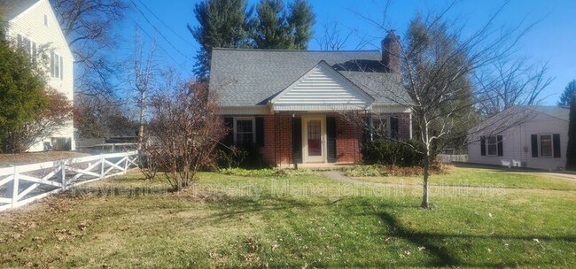 Building Photo - 127 College Cir