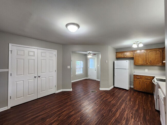 Building Photo - $1400 3 bed 2 bath Oak Grove Home