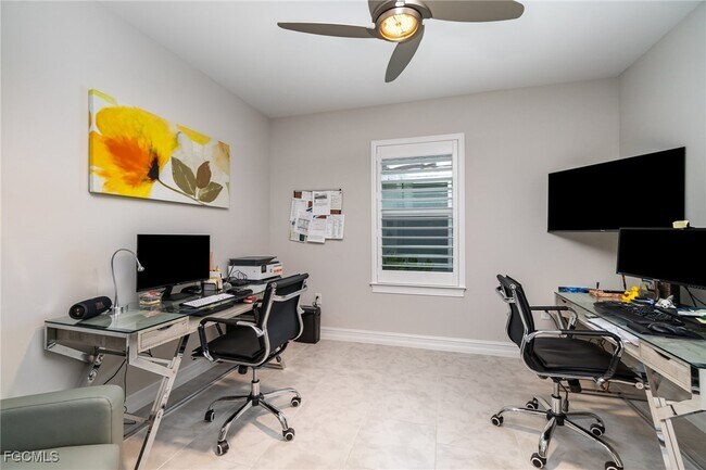 Building Photo - 44525 Palm Frond Dr