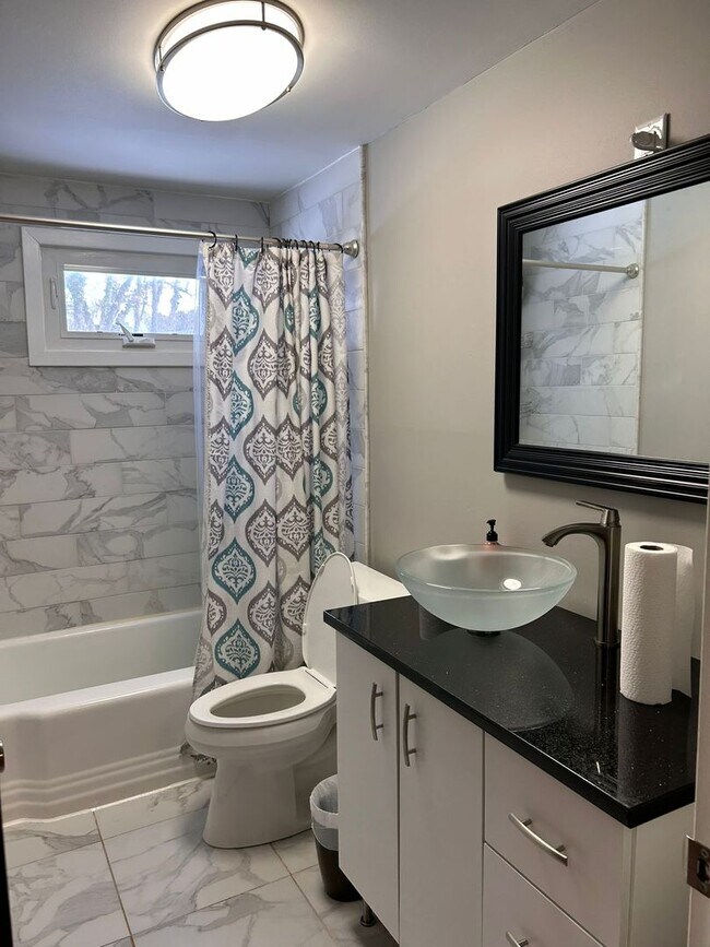 Building Photo - House for Rent in Stoneham!