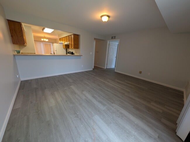 Building Photo - 41034 Rose Ln