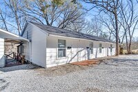 Building Photo - Studio Apartment in Hollister, MO -  near  College of the Ozarks, Affordable Living- All Utilitie...